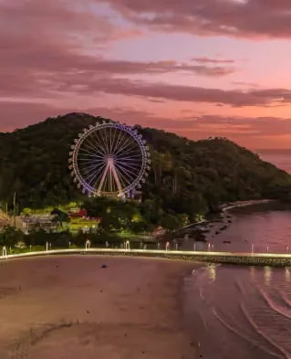 Roda-gigante FG Big Wheel ao entardecer
